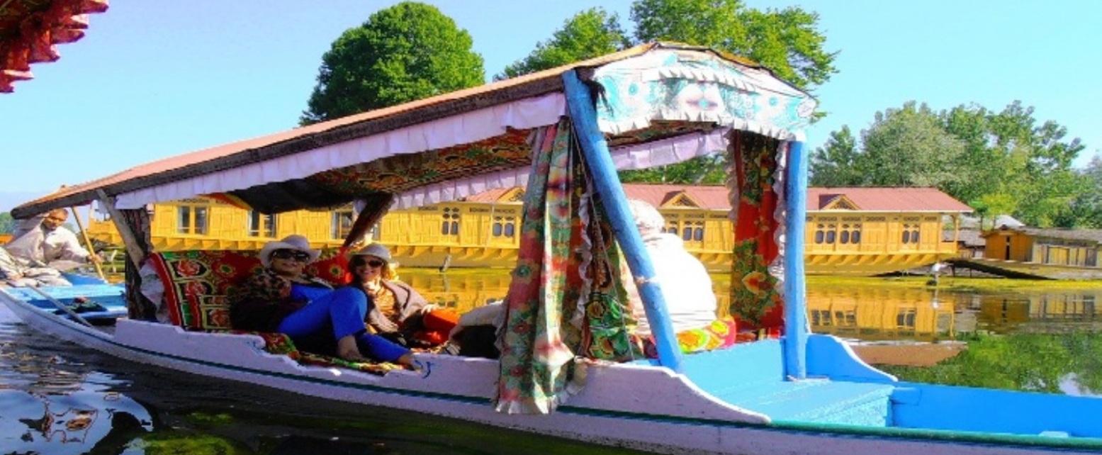 houseboat in dal lake